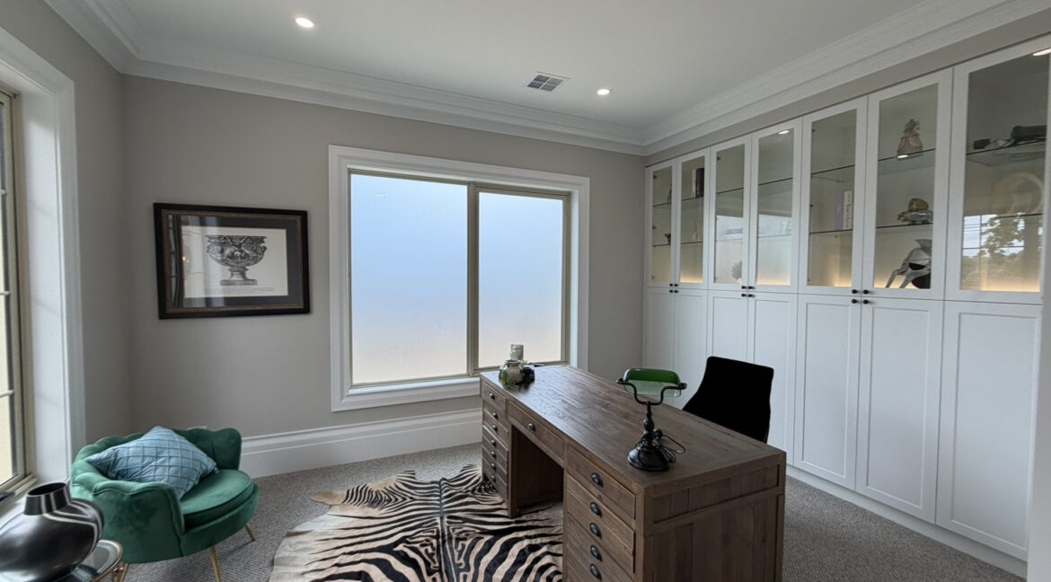 BC6A7B6B-1CD0-42D1-BA37-A097CB0C30B7_1_102_o