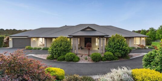 7 Honeysuckle Way, Chirnside Park Vic 3116
